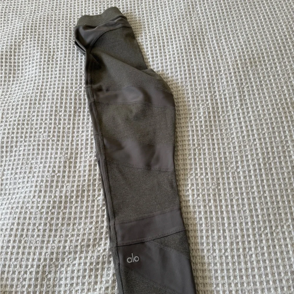 Alo yoga leggings - Picture 4 of 4